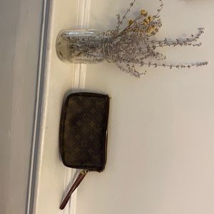 This Louis Vuitton is a gorgeous classic . 8 1/2” by 5” , 7” wrist/clutch strap.